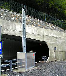 Automatische Barriere in geöffnetem Zustand