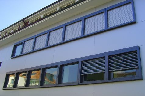 Fensterfront mit Blechzargen